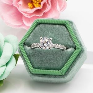 JADA Maya Bezel Ring